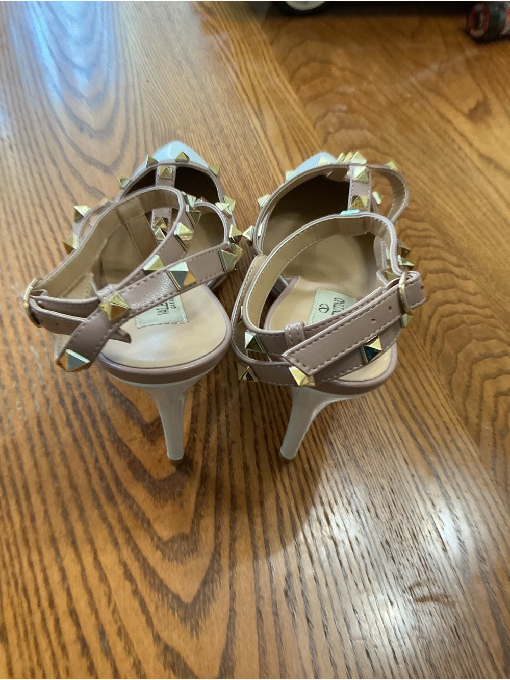 Valentino White and Tan Rockstud Heels - Picture 4 of 9